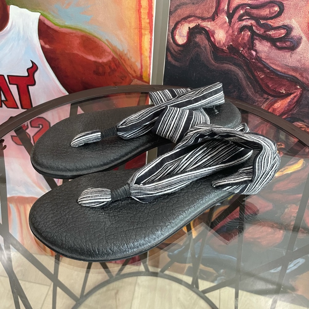 Sanuk Yoga sandals size 8